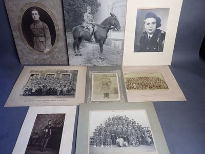 Lot de 8 photographies, portraits de militaires
