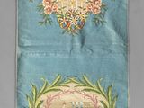 tissu bleu sur lequel figure l'image d'un homme et d'une femme dans un bateau sur l'eau