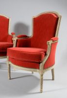 Paire de bergères en cabriolet en bois laqué gris mouluré et… (photo 3)