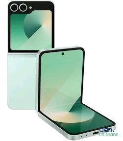 un gros plan sur deux téléphones portables, l'un ouvert et l'autre fermé