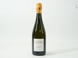 une bouteille de vin posée sur la table