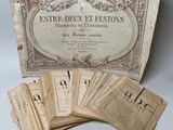un vieux livre sur lequel sont reproduites plusieurs vieilles lettres