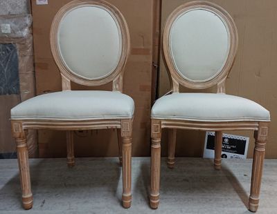Lot de 2 chaises médaillon, en tissu beige et pieds en bois …
