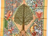 une image représentant un foulard carré orné d'un arbre de vie