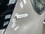 a sticker on the side of a car that says variuo