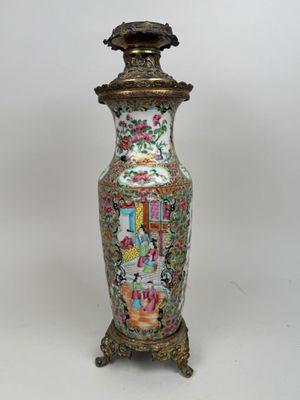 an image of a vase that is sitting on top of a table