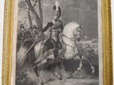 une vieille photo représentant un homme à dos d'un cheval blanc