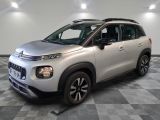 Le nouveau SUV Citroën est garé dans le showroom.