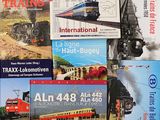 un grand nombre de livres posés sur une table