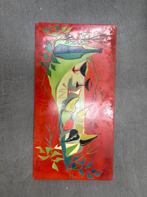 une image d'un tableau sur le mur d'un bâtiment