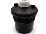 une bouteille en plastique noire munie d'un bouchon blanc