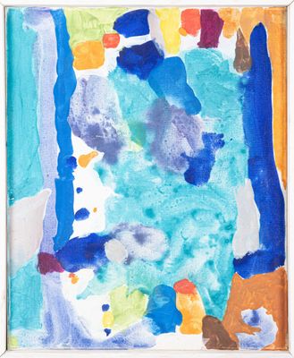 une peinture abstraite réalisée à l'aquarelle dans des tons de bleu, d'orange et de jaune sur fond blanc