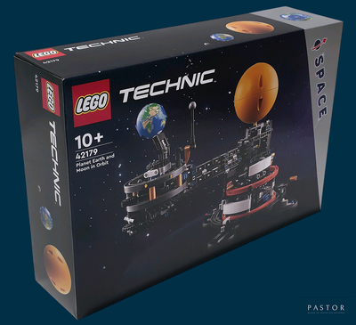 une boîte de Lego Technic sur fond bleu