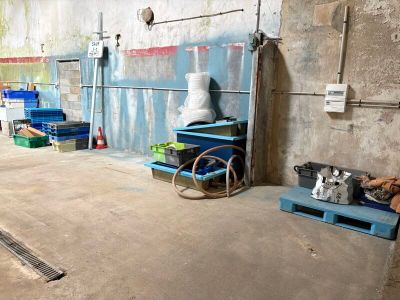 3 bacs genre vivier rectangulaires roulants résine peinte bl…