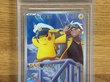 gros plan d'une carte à collectionner pokemon sur une table