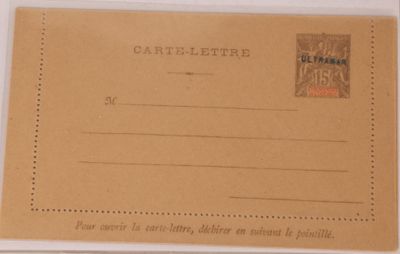 une vieille carte postale sur laquelle figure la photo d'un homme
