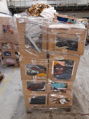 Lot DE Solderie Dont Vetements + Chaussures + Quelques Plaid…