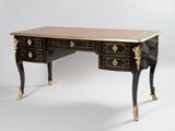 un bureau noir et doré muni de tiroirs