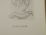 un vieux livre sur lequel est dessiné un oiseau