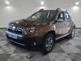 une photo d'une Dacia marron garée dans un showroom