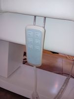 1 table de soin électrique, 1 lampe, 1 tabouret, 2 dessertes… (photo 4)