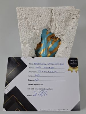 une carte sur laquelle figure l'image d'un oiseau bleu