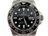 une montre Rolex avec un cadran noir et un bracelet argenté
