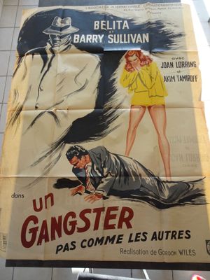 Affiche française du film « Gangsterer », représentant une femme allongée par terre