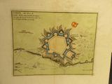 une photo d'un dessin représentant une carte accrochée au mur