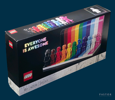 une boîte de Lego sur laquelle figure un arc-en-ciel de couleurs