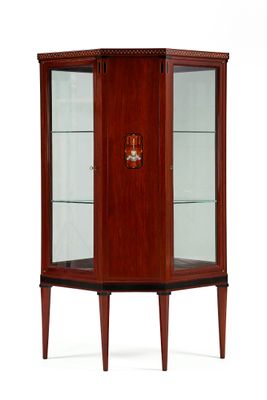 MAURICE DUFRÈNE (1876-1955) Vitrine, circa 1925.