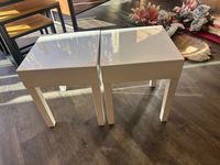 Petite table blanche en PVC,