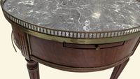Table basse dite "bouillotte" en acajou marqueté surmontée d… (photo 4)