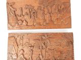 une paire de plaques en bois sculpté représentant une scène mettant en scène un fermier et sa femme