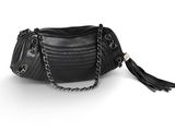 un sac à main noir muni d'une bandoulière en chaîne et d'un pompon