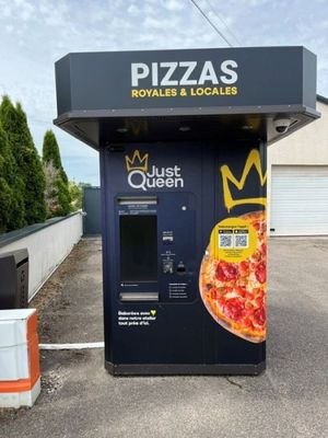 un distributeur automatique sur lequel figure une pizza