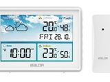 une horloge blanche surmontée d'une station météo
