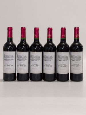 six bouteilles de vin rouge alignées