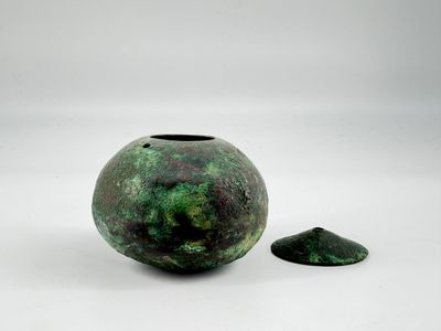 Récipient à couvercle en forme de boule. - Photo 1