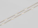 une paire de bracelets à chaîne en or
