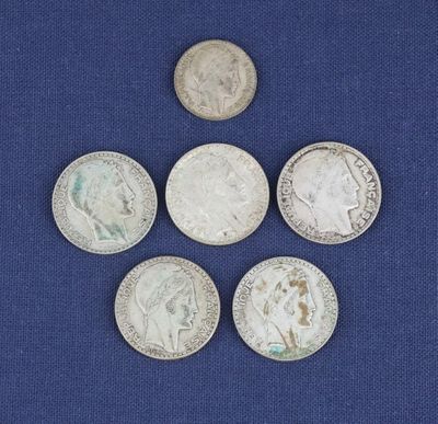 six pièces d'argent britanniques, dont un souverain, un souverain, un souverain et un souverain