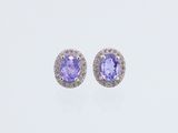 une paire de boucles d'oreilles en tanzanite et diamant