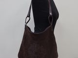 sac à bandoulière marron accroché à un mannequin, mannequin, mannequin, mannequin, mannequin, mannequin, mannequin, mannequin, mannequin, mannequin