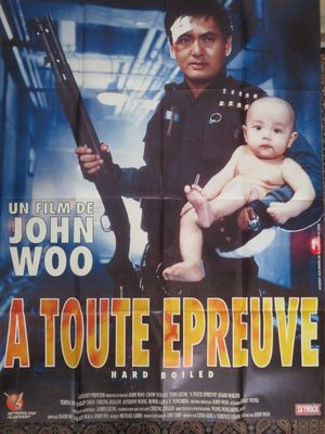 affiche de film représentant un policier tenant un bébé dans ses bras