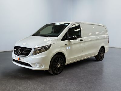 fourgon Mercedes Classe V blanc avec jantes noires