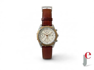 une image d'un gros plan d'une montre-bracelet sur un fond blanc