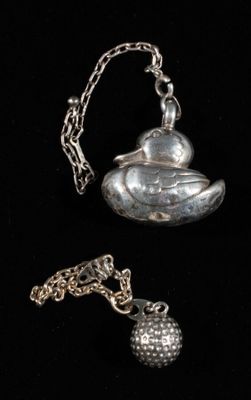 Porte Clés Vintage. Deux porte clés. Circa 1980. -en argent …