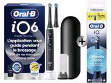 une brosse à dents posée à côté d'un tube de dentifrice