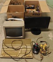 Un lot comprenant : Un ordinateur ATARI, composé d'un écran …