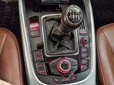 an image of a car ' s gear lever in the center console